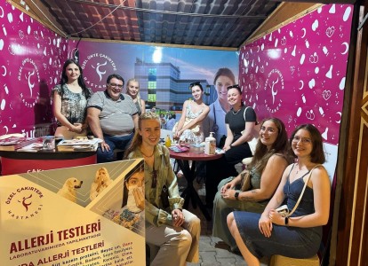 festiwal kultury, sztuki i muzyki w Unye na stanowisku prywatnego szpitala Cakirtepe. Kliknij, aby powiększyć zdjęcie.